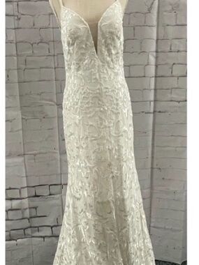 Plunging V-Neck White Lace Evening Dress